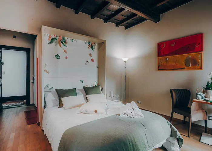 Pantheon Eleven Apartment *