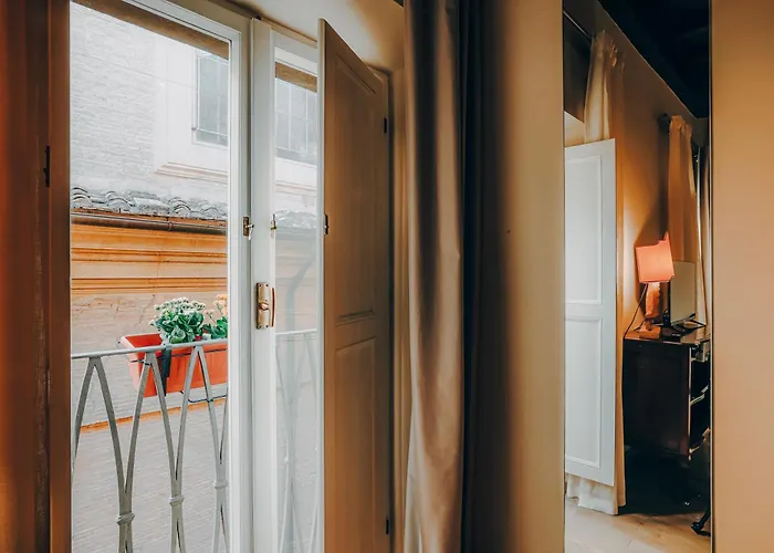 Pantheon Eleven Apartment *